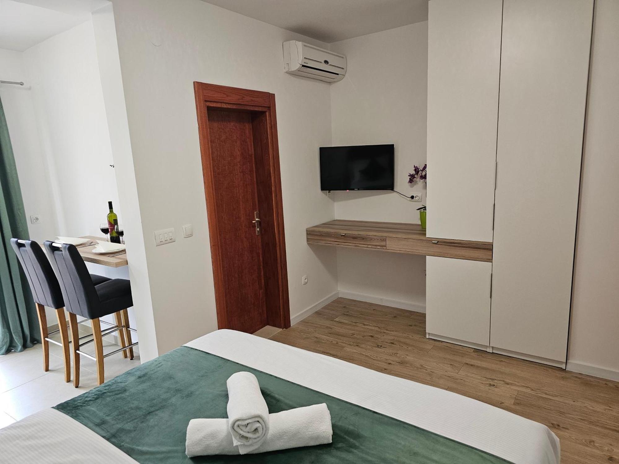 Apartments Kovac Макарска Экстерьер фото