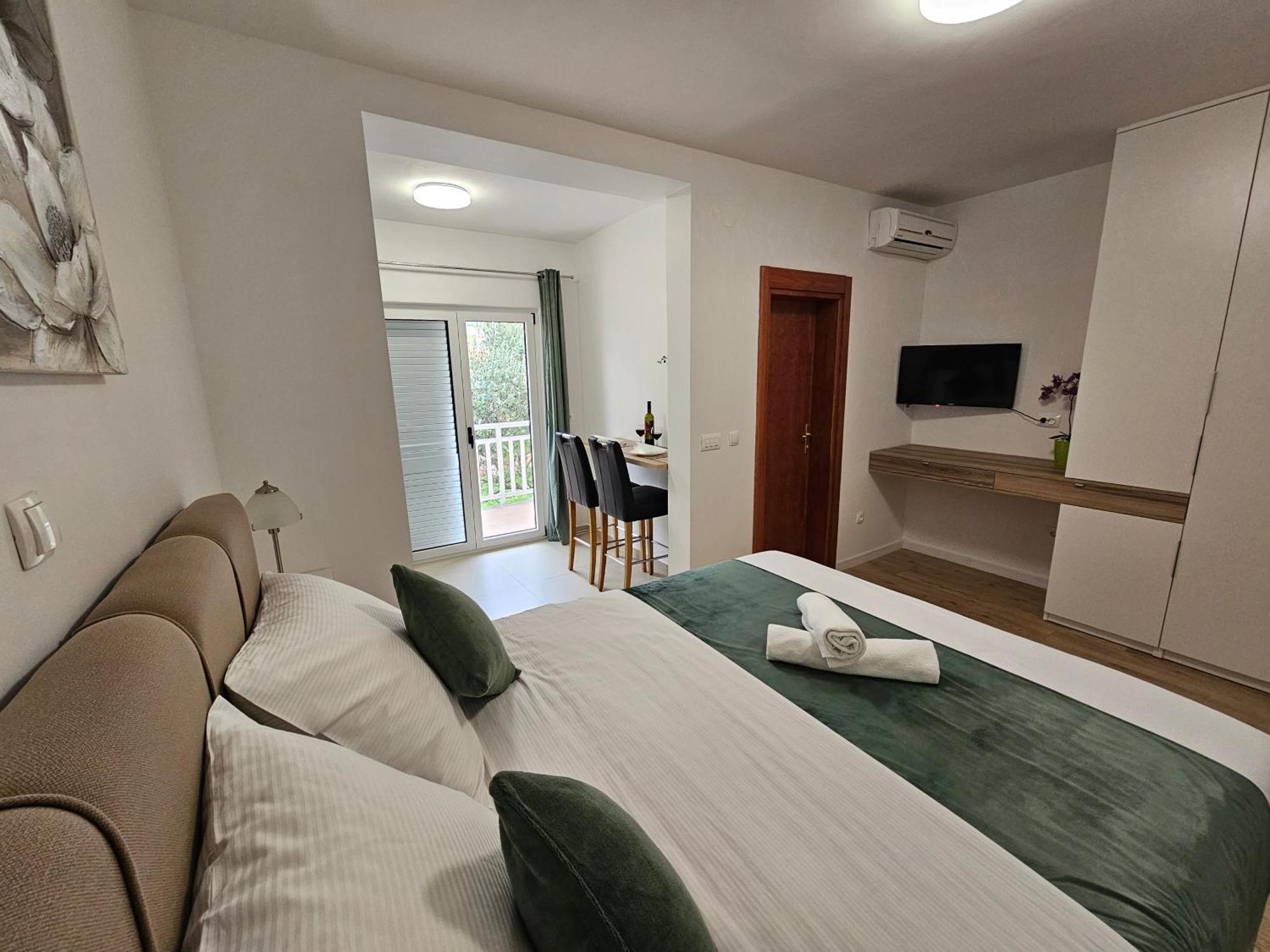 Apartments Kovac Макарска Экстерьер фото